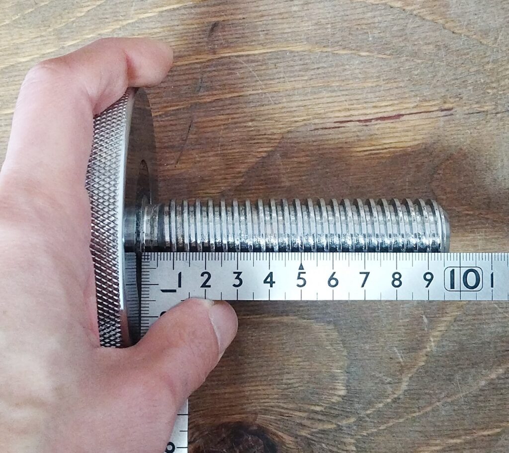 私が購入した「Eisenlink 可変式スクエアダンベル 36kgセット」に付属していたノーマルボルトのネジ部分の長さは、約97mmです。